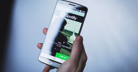 Lepiej późno niż wcale. Spotify zaczyna wyświetlać pełne teksty piosenek
