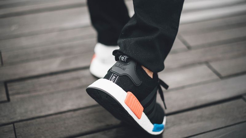 Do męskich joggerów pasują wyłącznie buty sportowe i w casualowym stylu