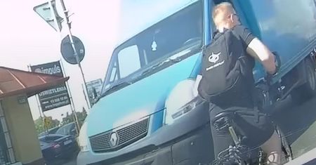 Nagranie z Krakowa. Zwrócił uwagę rowerzyście. Taka była reakcja