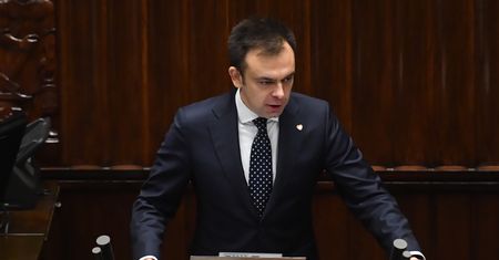 Minister finansów mówi o większym deficycie. Podał powód