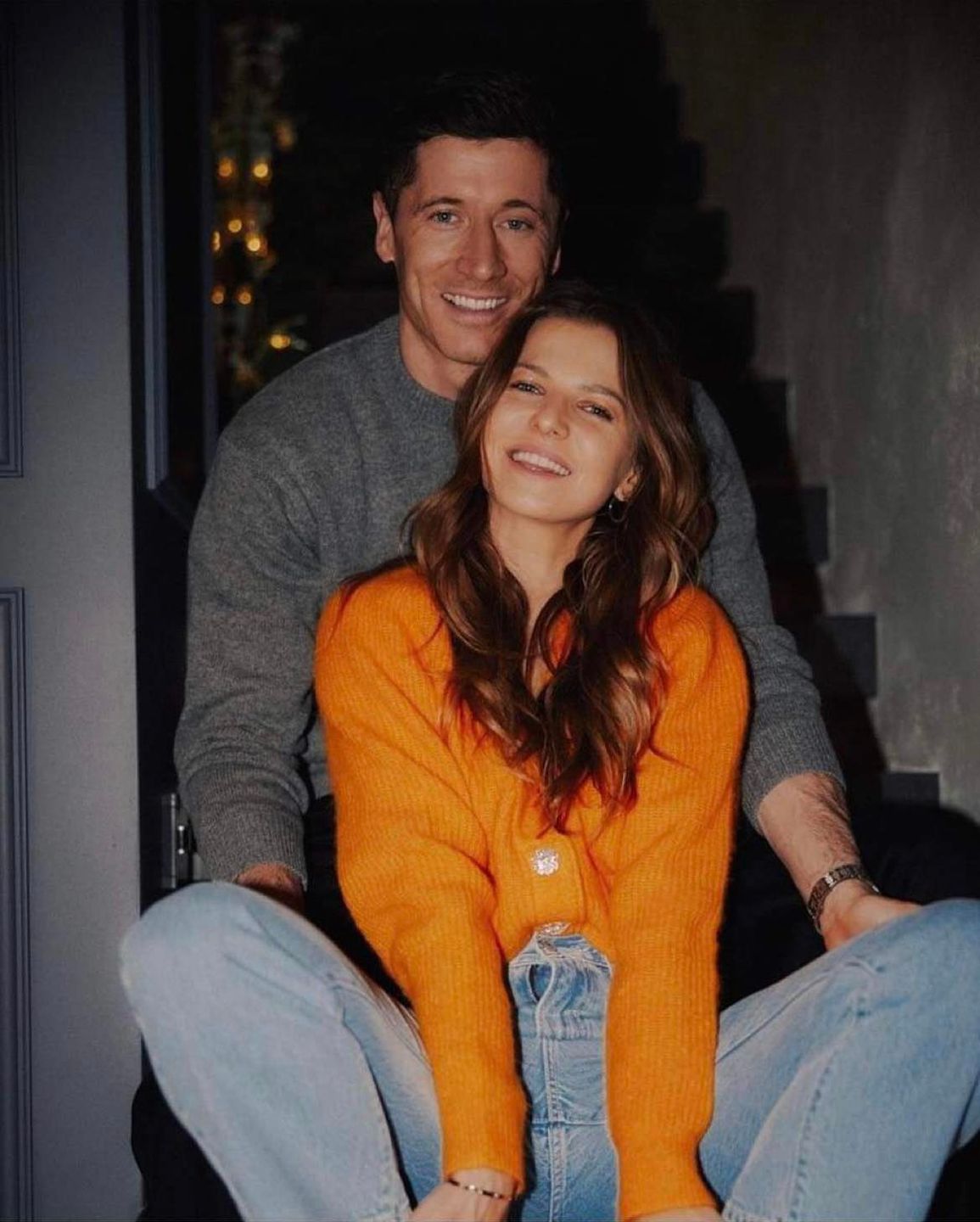 Anna Lewandowska eksponuje rozpięty rozporek