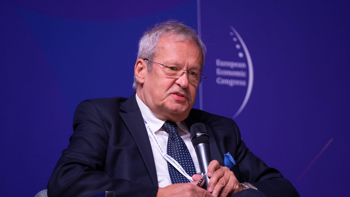Janusz Steinhoff
Katowice, 22.09.2021. Ekspert z dziedziny g�rnictwa Janusz Steinhoff podczas sesji dotycz�c�cej g�rnictwa i transformacji w trzecim dniu XIII Europejskiego Kongresu Gospodarczego w Katowicach, 22 bm. (sko) PAP/Hanna Bardo
Hanna Bardo
13 13., debata, Europejski Kongres Gospodarczy, kongres