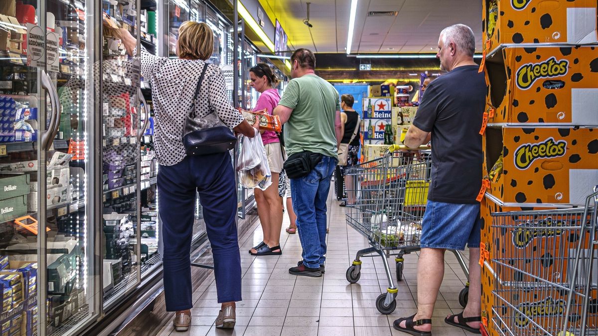 Reporter archiwum 2025 09
14.08.2025 Piecki, woj. warminsko-mazurskie. Zakupy w supermarkecie sieci Biedronka (zdj. ilustracyjne). fot. Eryk Stawinski/REPORTER
Eryk Stawinski/REPORTER