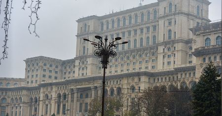 Waży 4,1 mln ton. Najcięższy budynek świata regularnie się zapada