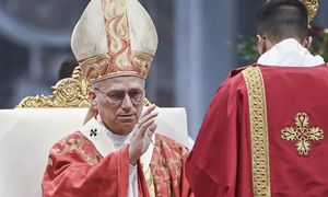 Leon XIV ostrzega przed schizmą. Chcą święcić biskupów bez zgody papieża