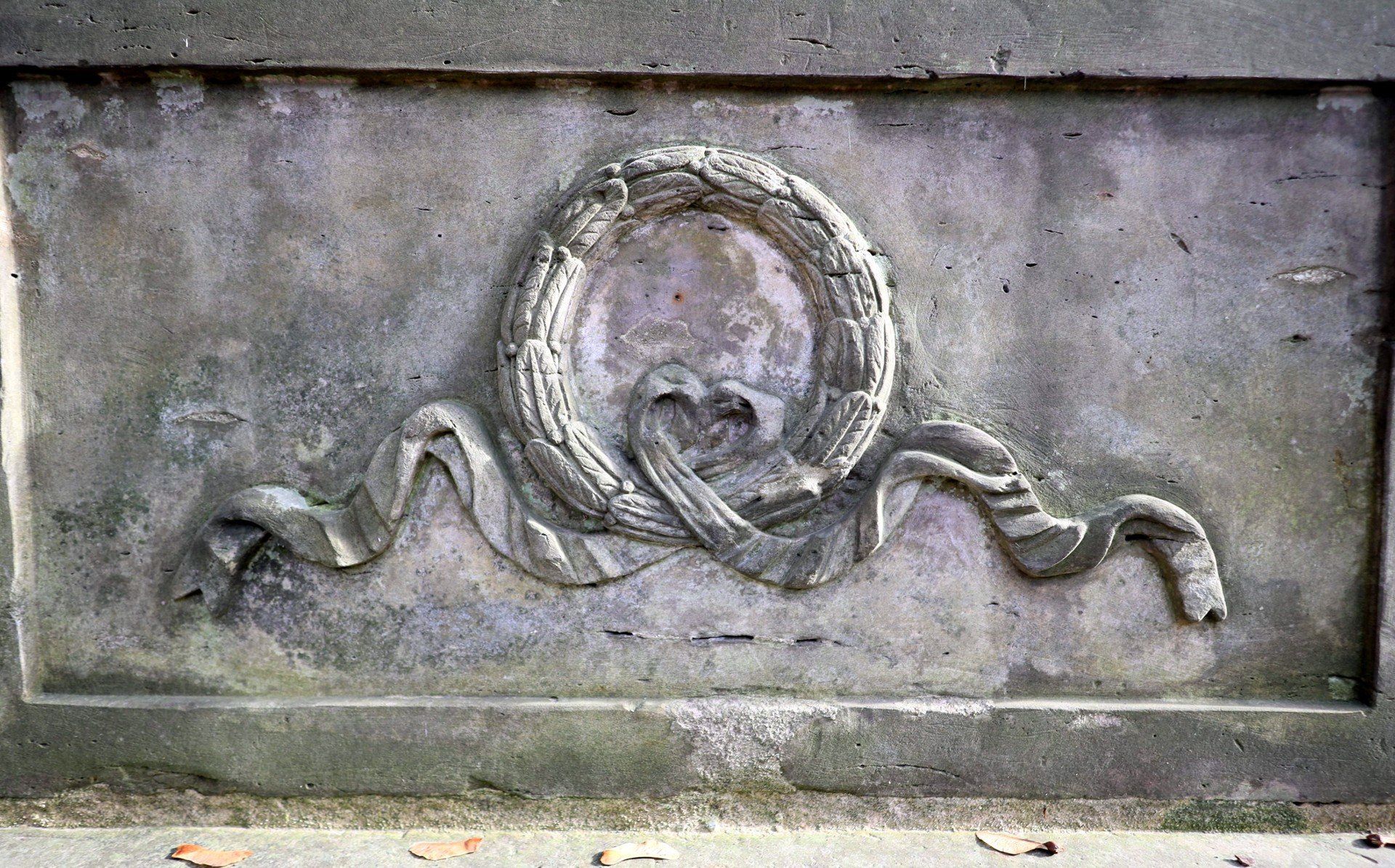 Od piątku do niedzieli nie sposób będzie się na nią nie natknąć - w godz. 8-18 na lubelskich cmentarzach przeprowadzona zostanie kwesta na odnowienie zabytkowych nagrobków. Sprawdziliśmy, które pomniki na Lipowej odzyskają dawny blask.