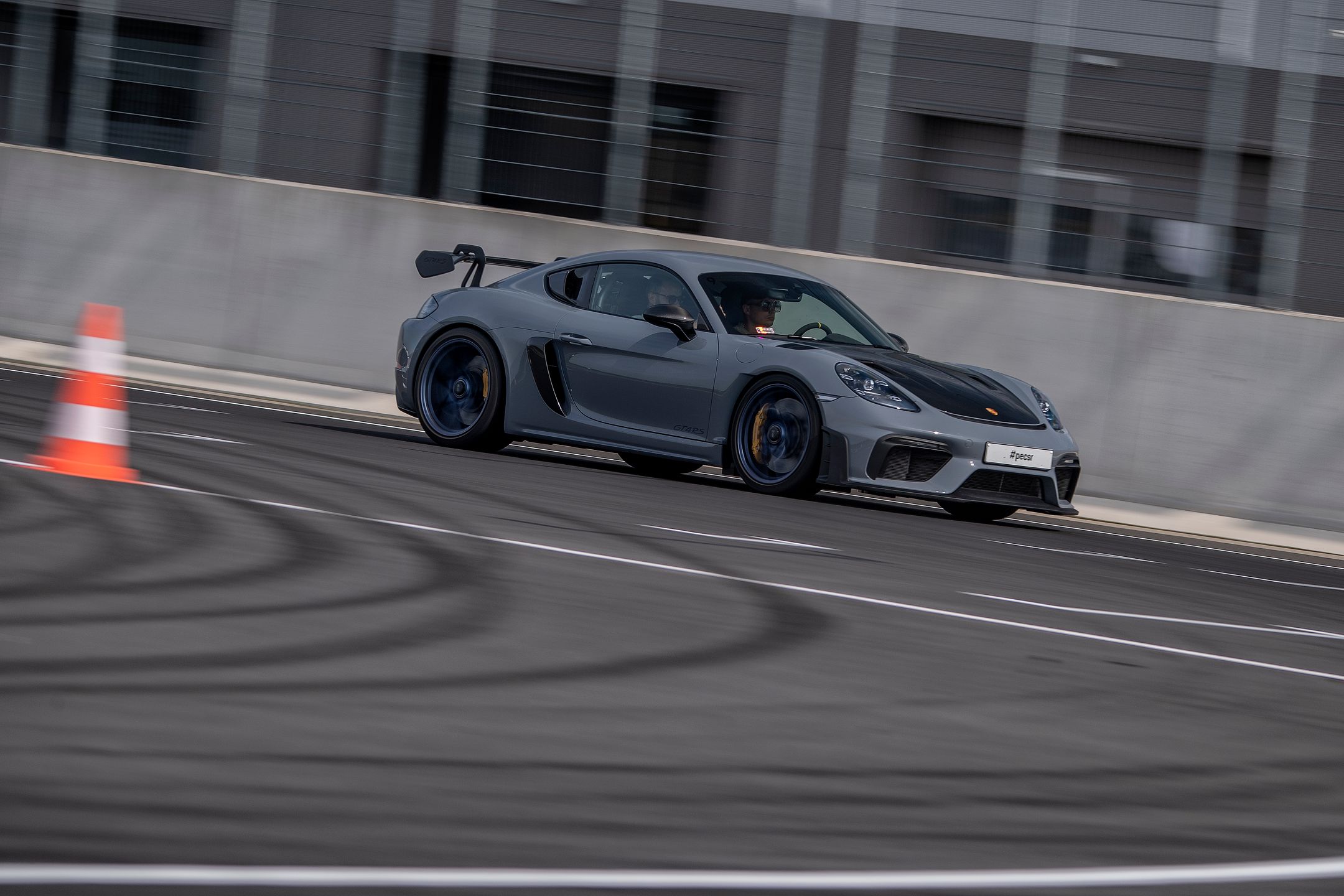 Porsche 718 Cayman GT4 RS