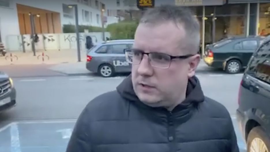 Poseł Przemysław Czarnecki w piątek opuścił izbę wytrzeźwień.
