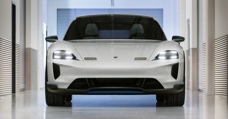 Porsche Mission E Cross Turismo: ni to crossover, ni to hatchback. To sportowy CUV
