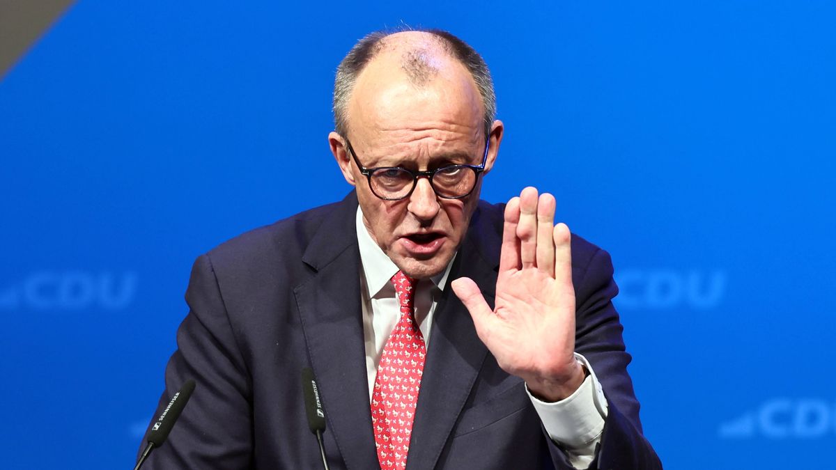 Political Ash Wednesday with German Chancellor Merz in Trier
epa12755212 German Chancellor Friedrich Merz delivers a speech during the Political Ash Wednesday gathering of the Christian Democratic Union (CDU) party in Trier, Germany, 18 February 2026. All major German political parties traditionally hold rallies on Ash Wednesday.  EPA/RONALD WITTEK 
Dostawca: PAP/EPA.
RONALD WITTEK
parties, religion, politics, government, churches, christian, belief