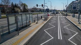 Mieszkańcy Jagodna od ponad miesiąca jeżdżą nowym buspasem. Da się już normalnie wyjechać z osiedla?