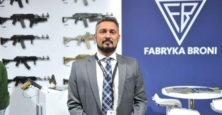 Wysyłali broń do USA, zmienili warunki umowy. Śledztwo ws. polskiej fabryki