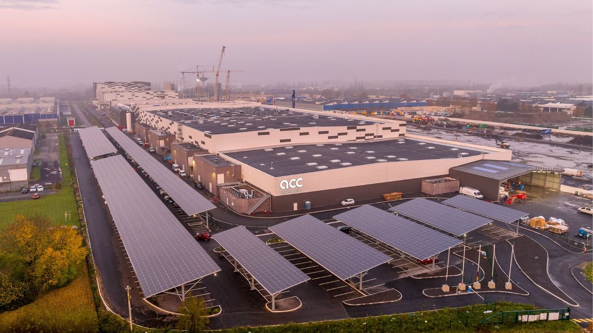 Fabryka ACC we Francji