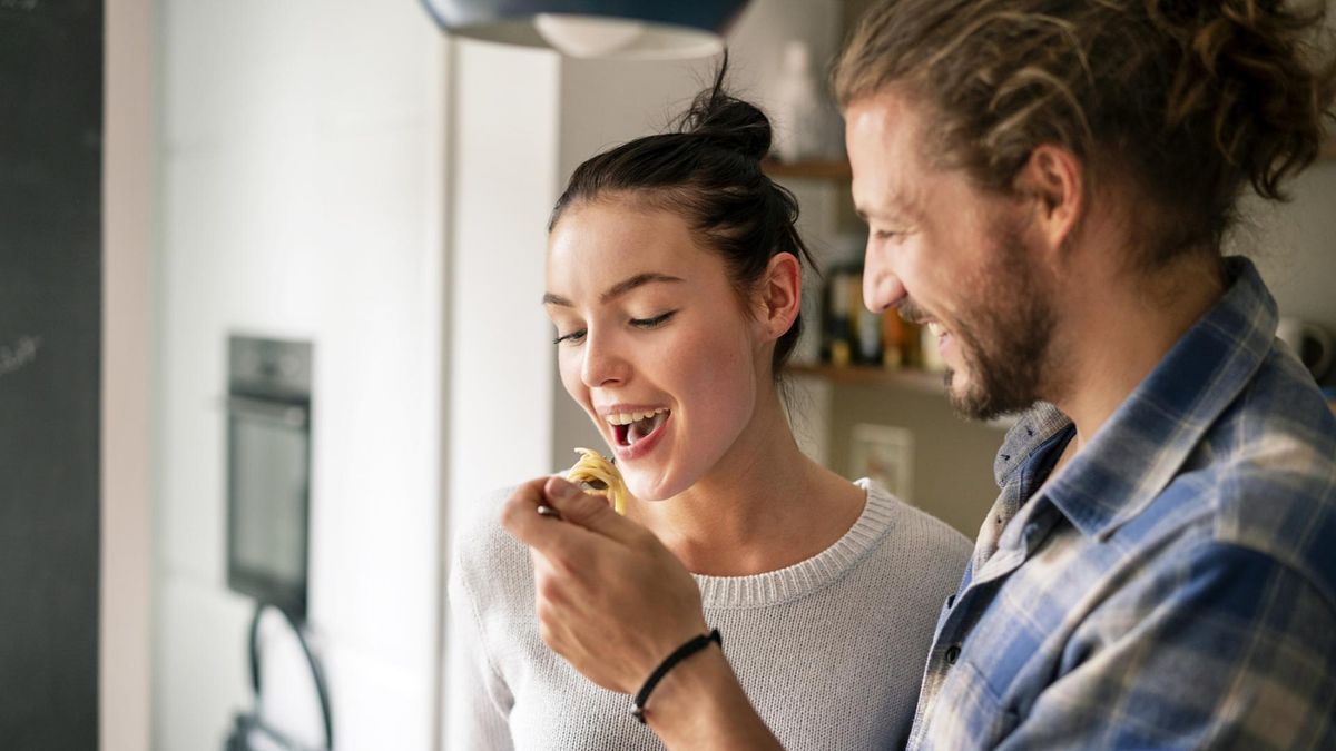 Feedersi czerpią satysfakcję z karmienia otyłych kobiet
