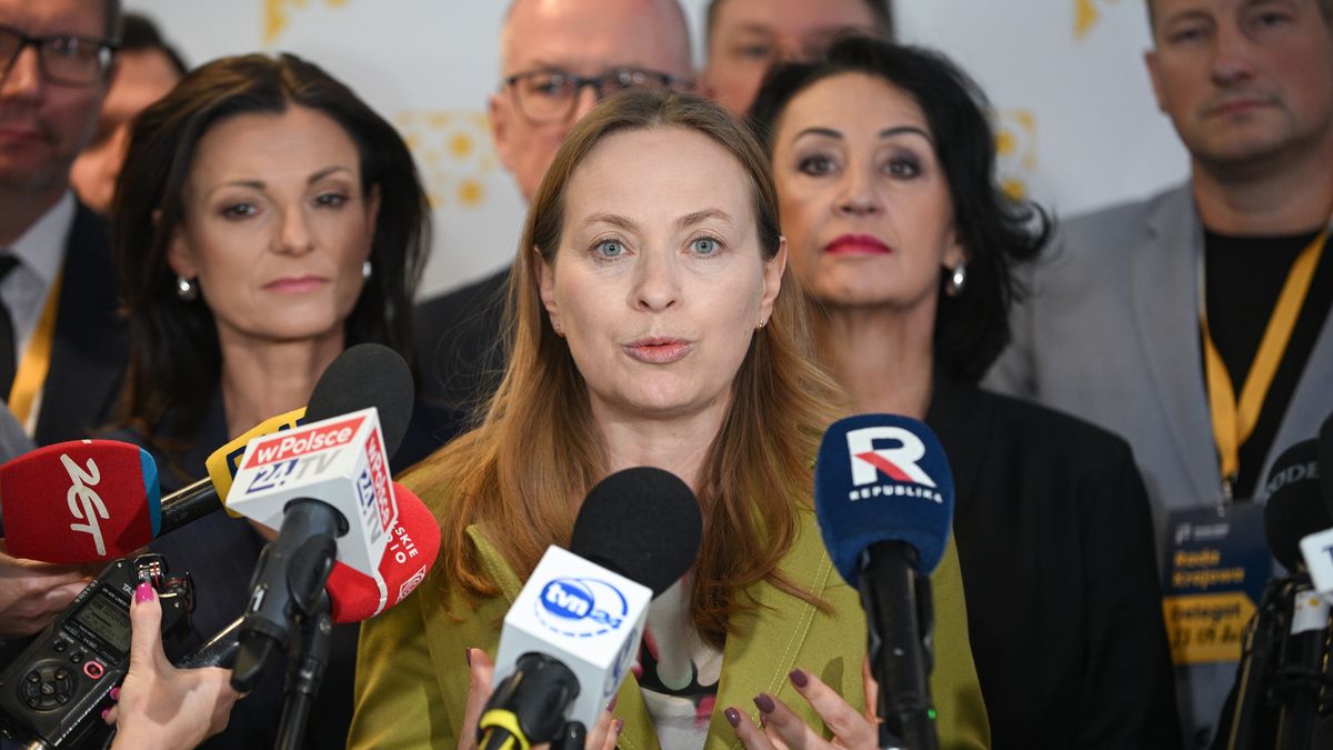 Katarzyna Pe�czy�ska-Na��cz
Warszawa, 27.09.2025. Minister funduszy i polityki regionalnej, wiceprzewodnicz�ca partii Katarzyna Pe�czy�ska-Na��cz przemawia podczas konferencji prasowej w ADN Centrum Konferencyjnym w Warszawie, 27 bm. Konferencja dotyczy�a Rady Krajowej Polski 2050. (ad) PAP/Marcin Obara
Marcin Obara
konferencja, polityk, polityka, Rada Krajowa Polski 2050