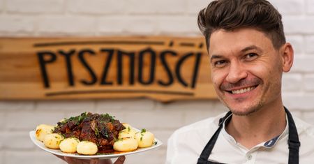 Na obiad mają wpaść teściowie? Zaskocz ich pieczoną karkówką z owocowym dodatkiem