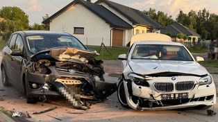Gołąb: 43-latka w bmw nie widziała zbliżającego się forda i zajechała mu drogę. Trzy osoby w szpitalu