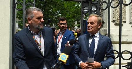 Paweł Płuska szefem "Wiadomości"? Semka oburzony, w tle żarty z papieża