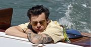 Harry Styles zadaje szyku w Wenecji! Z walizką za 10 tys. zł