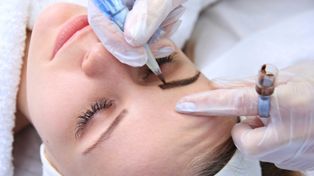 Makijaż permanentny brwi. Czy naprawdę jest bezpieczny dla skóry?