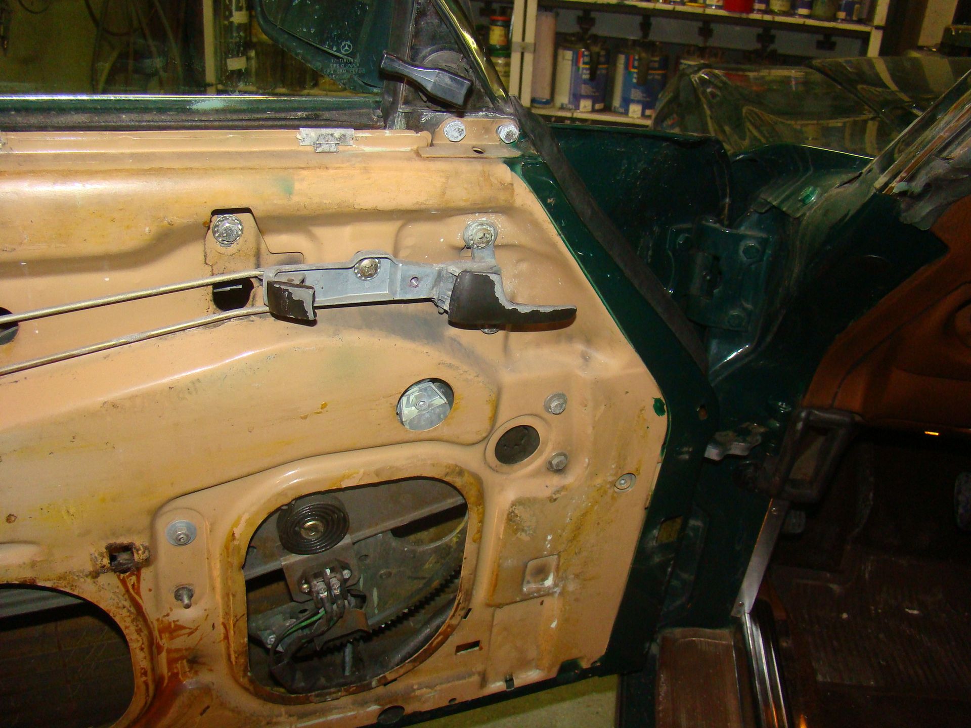 Mercedes 450 SL (R107) - rozbrajanie drzwi 5