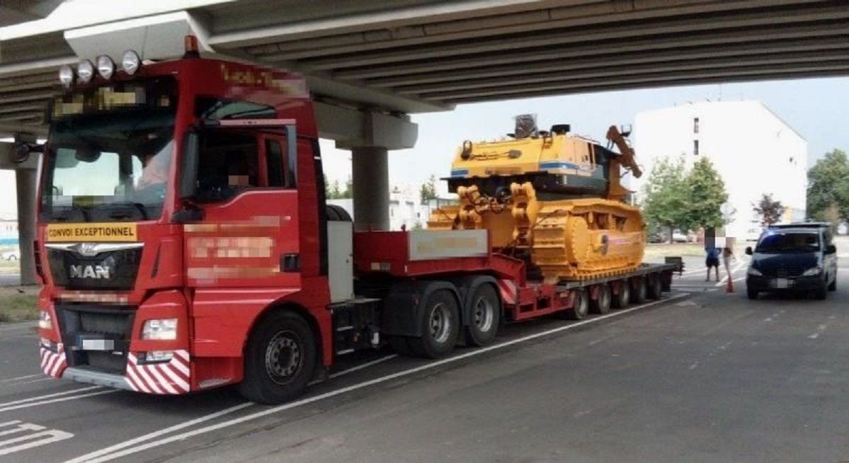 Ciężarówka ważyła ponad 70 ton. Nielegalny transport będzie słono kosztował