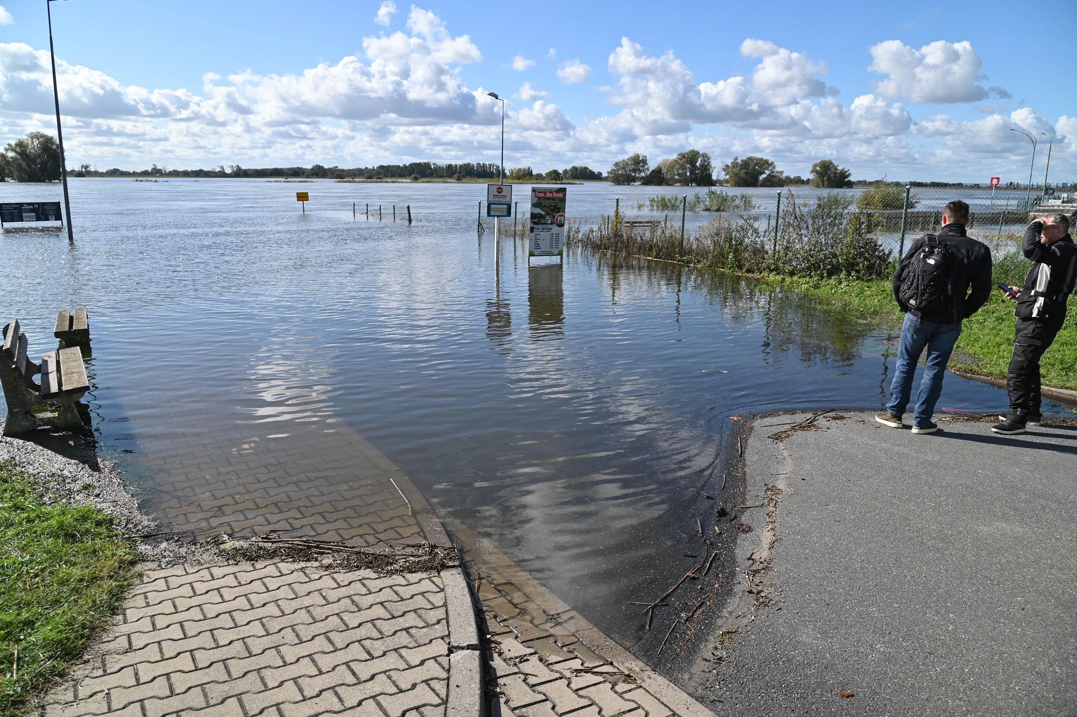 Dodatkowy zasiłek opiekuńczy dla rodziców dzieci do lat 8. Oto warunek