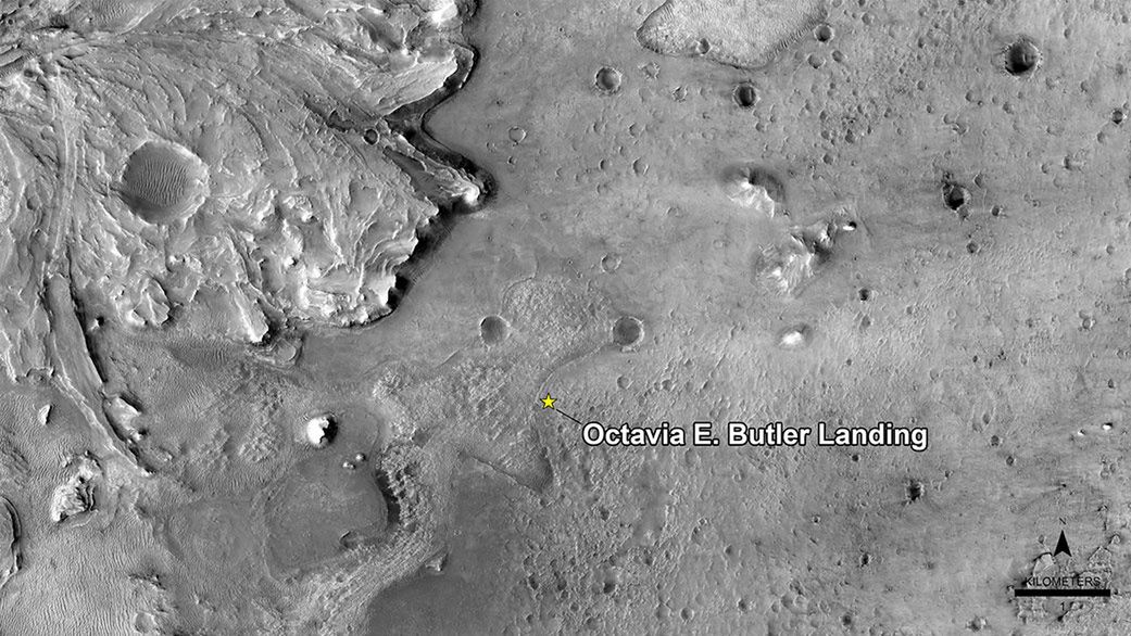 Miejsce lądowania łazika Perseverance Rover oznaczono gwiazdką. Zdjęcie z kamery HiRISE 