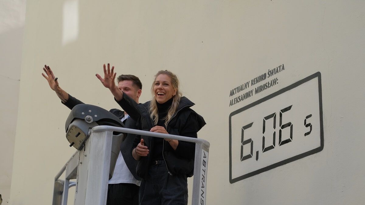 Aleksandra Mirosław i Michał Ćwiek poprawili mural z aktualnym rekordem świata we wspinaczce