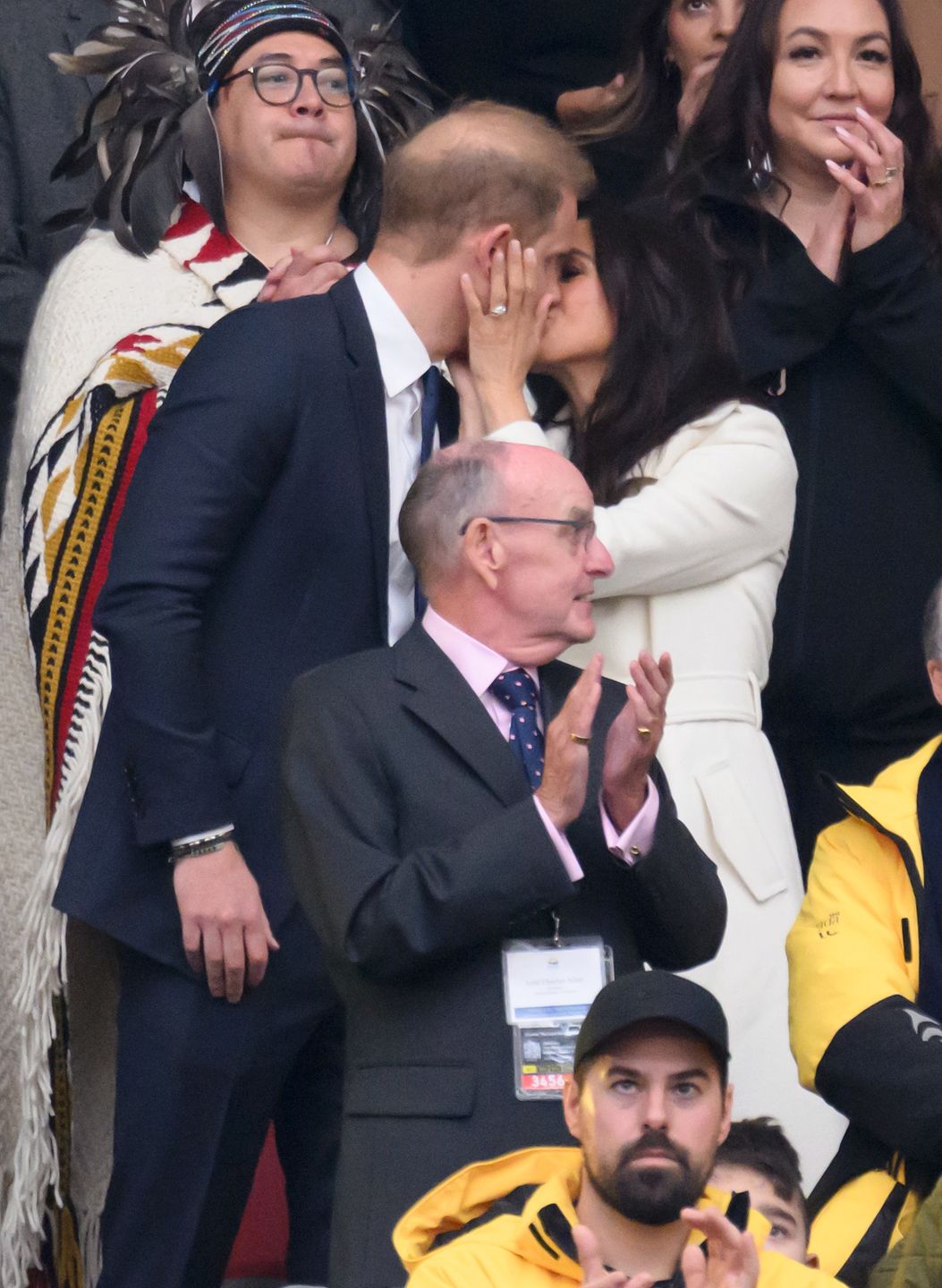 Zadowoleni  Harry i Meghan na ceremonii otwarcia Invictus Games