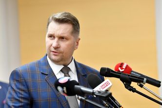 Wzrost kwoty bazowej o 700 zł. Taką propozycję ZNP usłyszy szef MEN