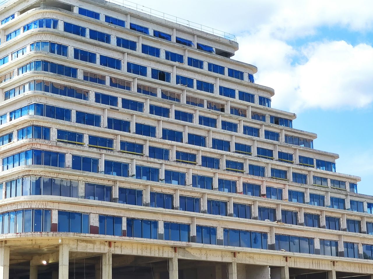 Spisali sezon na straty? Imponujący hotel w Pobierowie miał być hitem