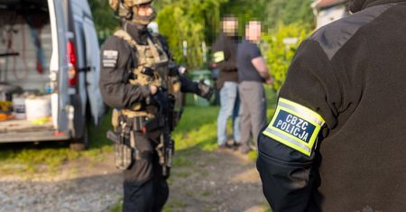 Podszywali się pod światowe firmy i wyłudzali miliony. CBZC rozbija groźny gang cyberoszustów