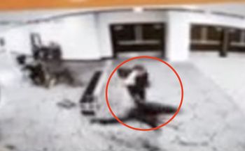 Jest wideo z ataku. Trump pokazał biegnącego napastnika