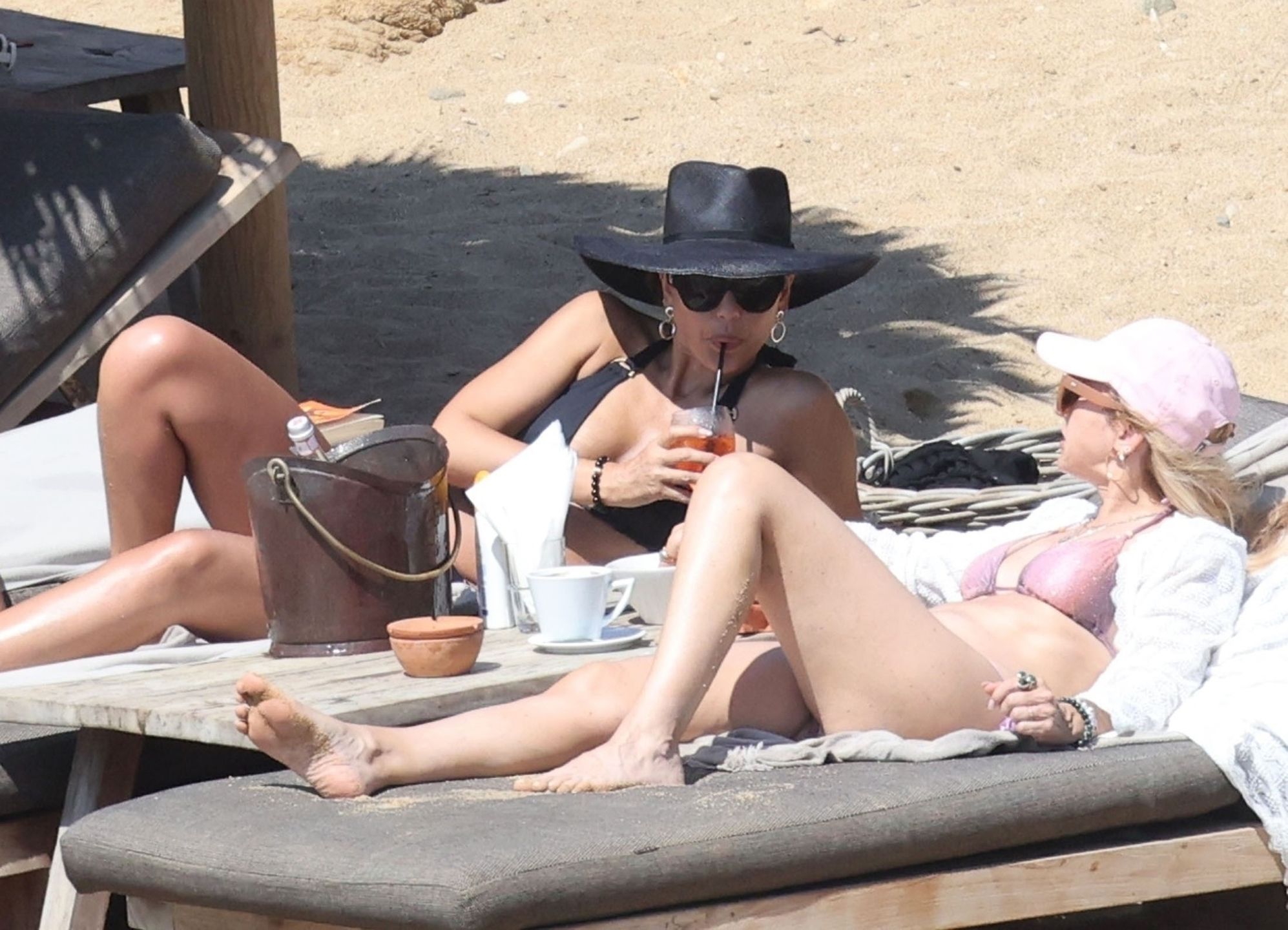 Jessica Alba na plaży w Mykonos