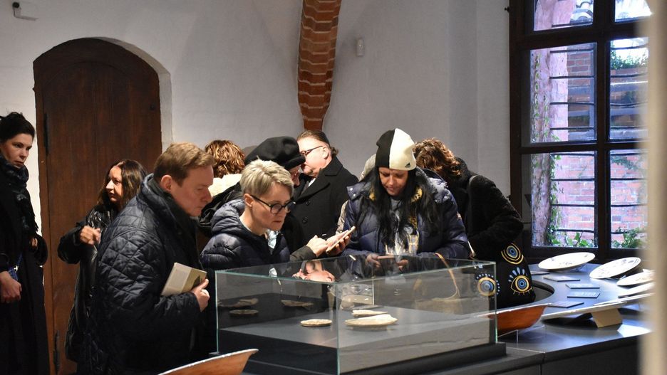 Historia zrekonstrukowana na talerzach w zamku