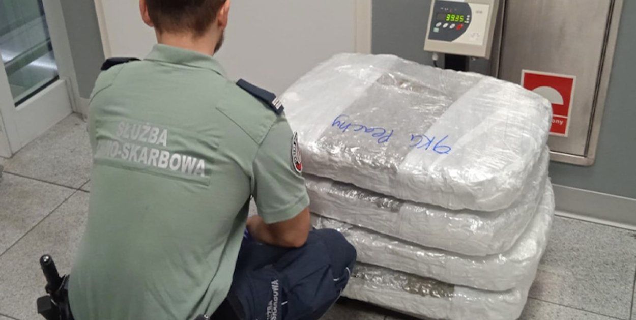 Warszawa: KAS zatrzymała 40 kg narkotyków na Lotnisku Chopina
