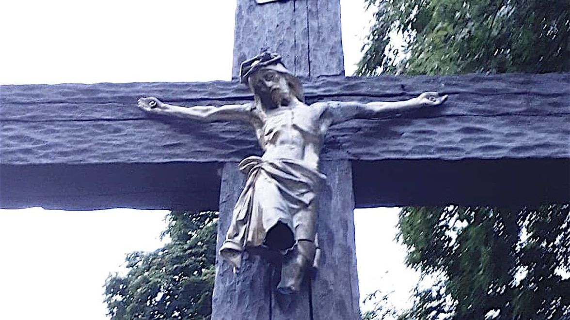 W Katowicach zniszczono krzyż