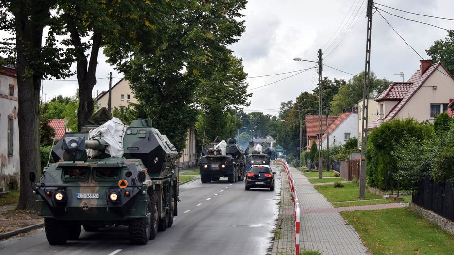 Błaszczak: "żołnierze przemieszczają się właśnie z zachodu na wschodnie poligony" 