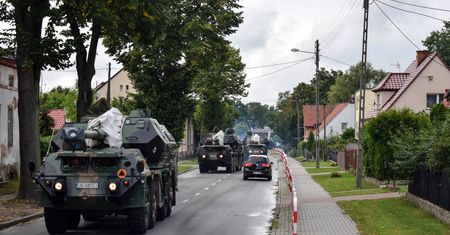Błaszczak: "żołnierze przemieszczają się właśnie z zachodu na wschodnie poligony"