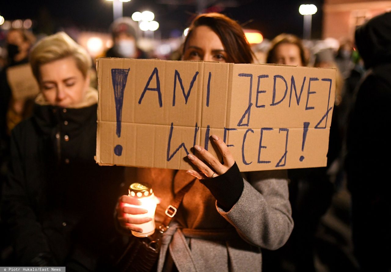 Aktywistki z Ogólnopolskiego Strajku Kobiet zareagowały na planowaną premierę filmu "O tym się nie mówi"