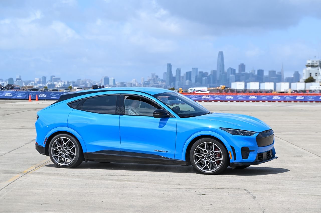 Ford reaguje na cła Trumpa. Podniesie ceny trzech modeli z fabryk w Meksyku