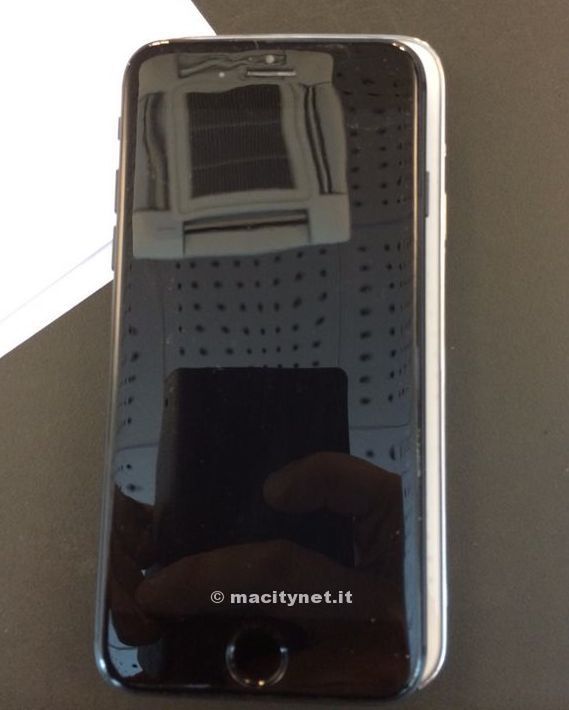 W skrócie: cena Galaxy K Zoom, HTC One mini 2 na zdjęciu i Play vs T-Mobile 10