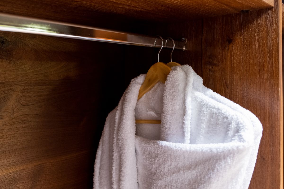Z pokoi hotelowych nagminnie giną szlafroki, ręczniki i wieszaki. Zdarza się, że goście zabierają sprzęt AGD