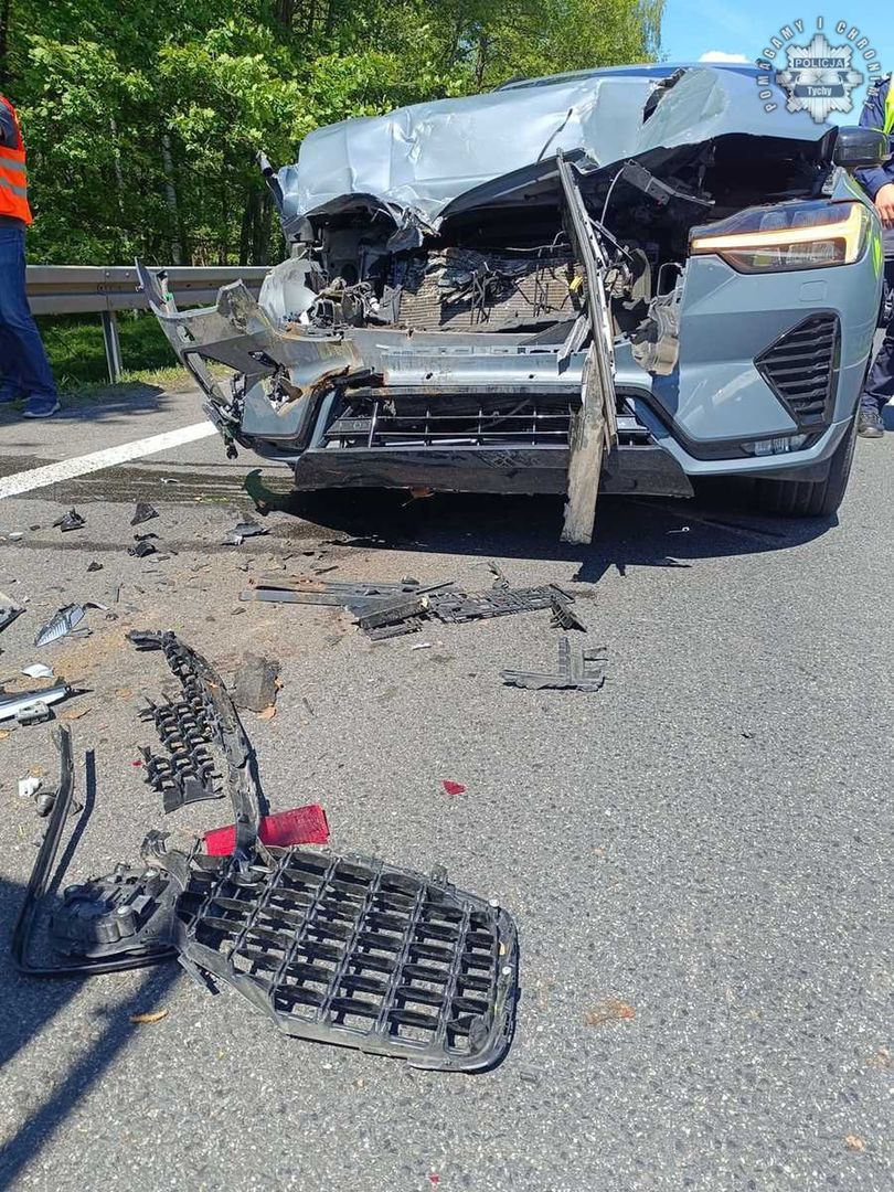 Fot. Licencjodawca. Kierowca volvo wjechał w auto kosiarzy
