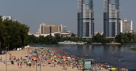 Chcą żyć normalnie. Oto zdjęcia z ukraińskich plaż
