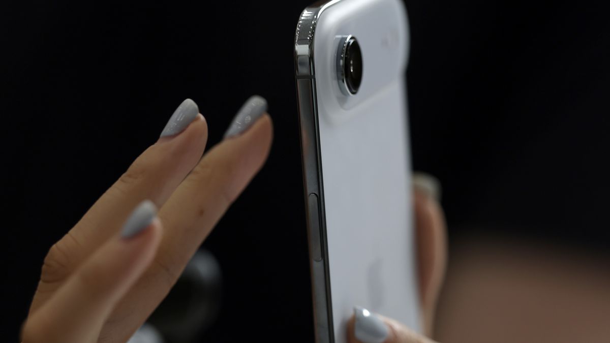 CUPERTINO, CALIFORNIA - SEPTEMBER 09: An attendee inspects a new Apple iPhone Air during an Apple special event at Apple headquarters on September 9, 2025 in Cupertino, California. Apple unveiled a new generation of iPhones, updated Apple Watches, and AirPods during a special event at its headquarters. (Photo by Justin Sullivan/Getty Images)