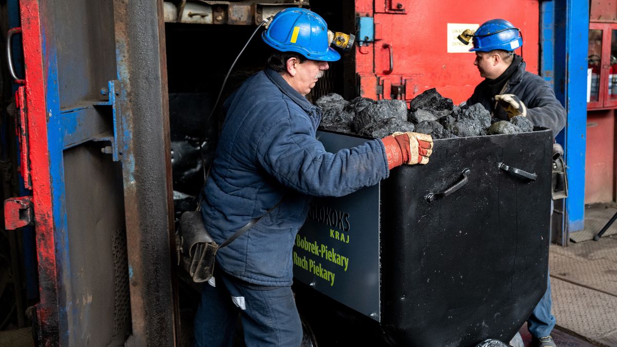 Na zdjęciu uroczystość symbolicznego wydobycia ostatniej tony węgla w Kopalni Węgla Kamiennego Bobrek-Piekary w Piekarach Śląskich