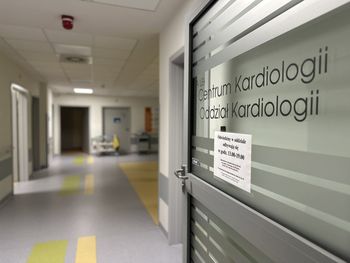 Tarnów: Niemal 25,5 mln zł z Unii dla szpitala Szczeklika. Lecznica zainwestuje w rozwój opieki kardiologicznej i cyfryzację usług medycznych