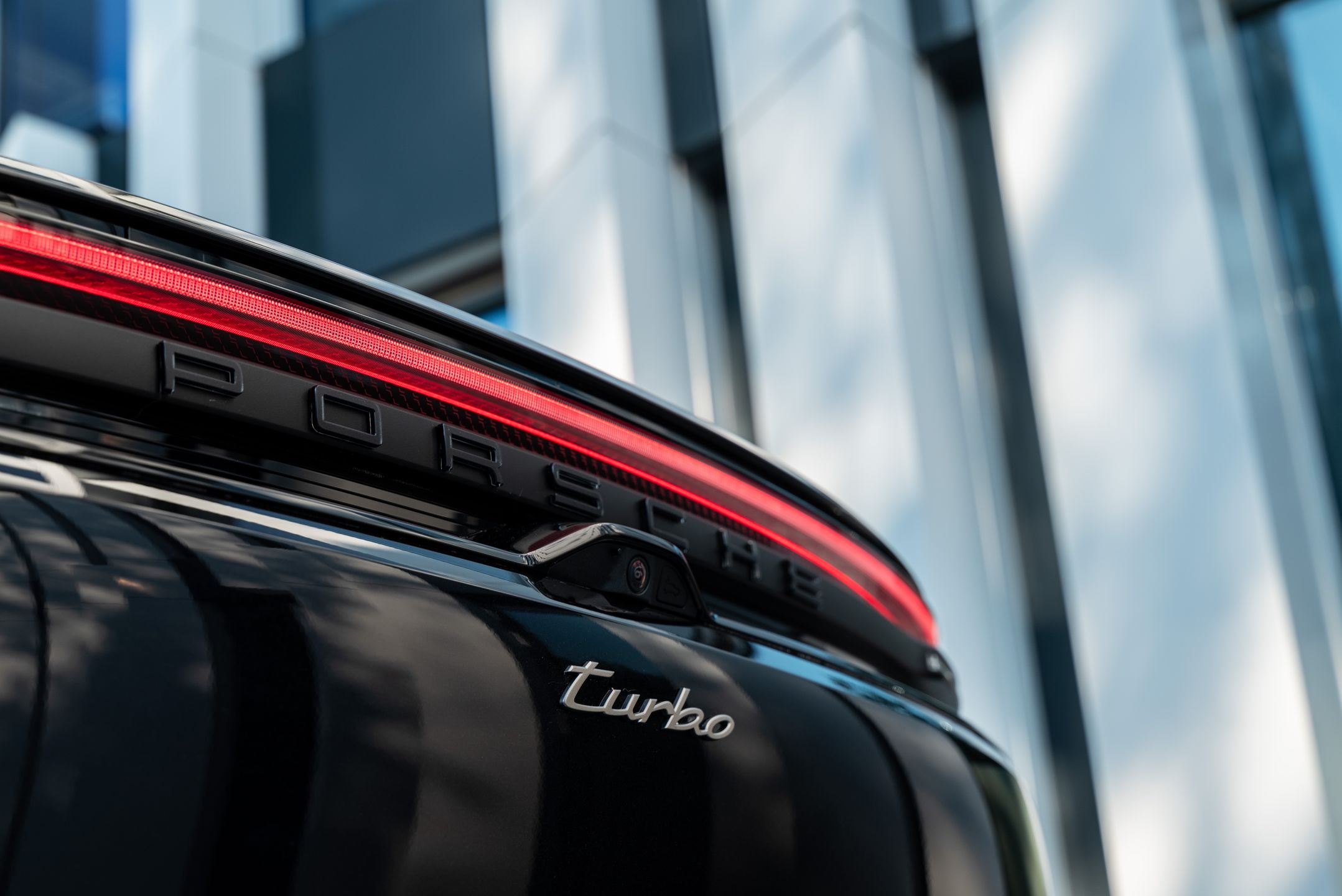 Porsche Macan Turbo EV